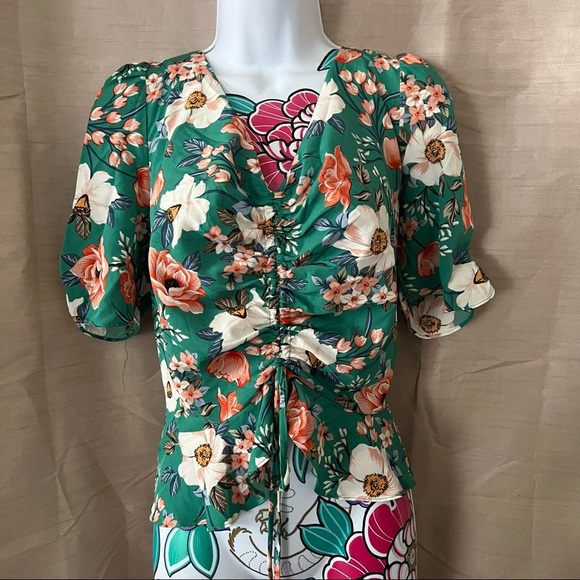 Milk & Honey Turquoise Green Floral Scrunched Front Blouse - Picture 1 of 4